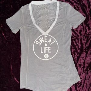 Lululemon short sleeve sporty fit Gray V-Neck Women's size Medium shirt.